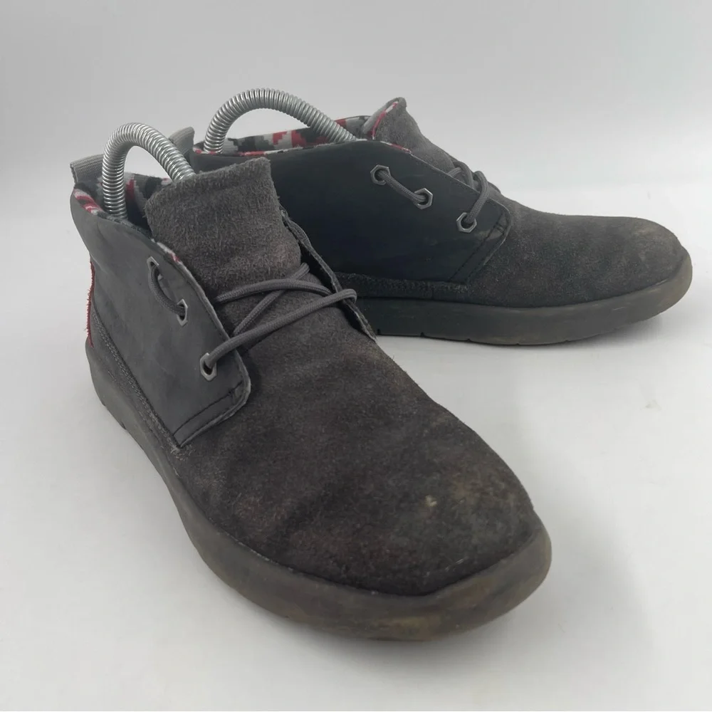 UGG Boy’s Treadlite Grey Red Lace Up Loafers Shoes - Size 5